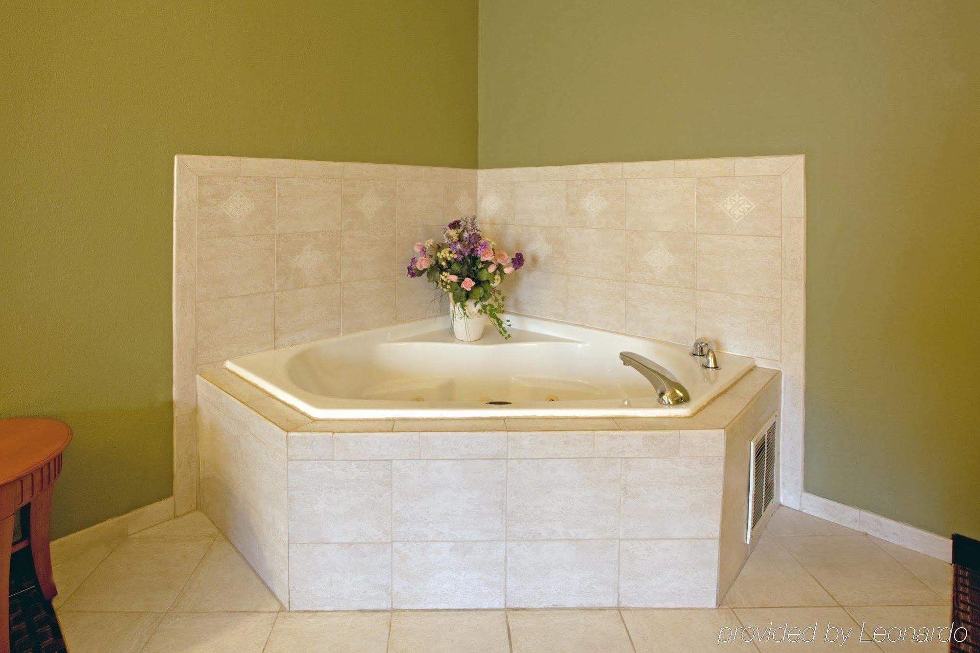 Holiday Inn Express & Suites Charlotte Arpt-Belmont By Ihg Cameră foto